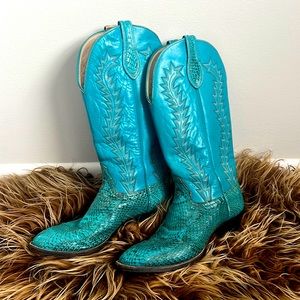 VINTAGE Hondo Glacier Blue Cowgirl boots!